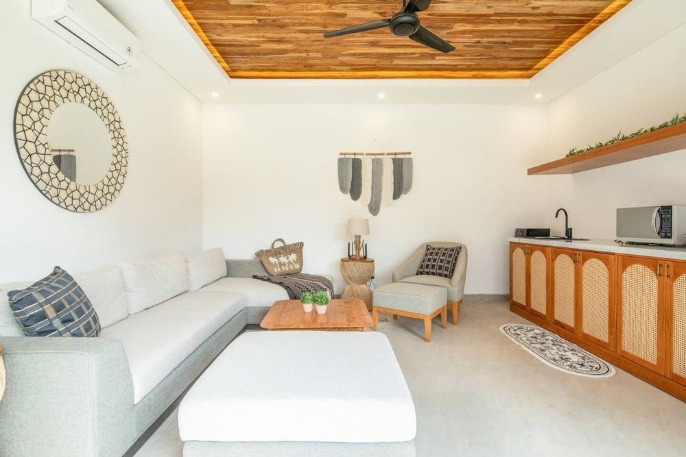 Breeze Opulent 6 BR in With Ocean View 5 Mins to Savaya