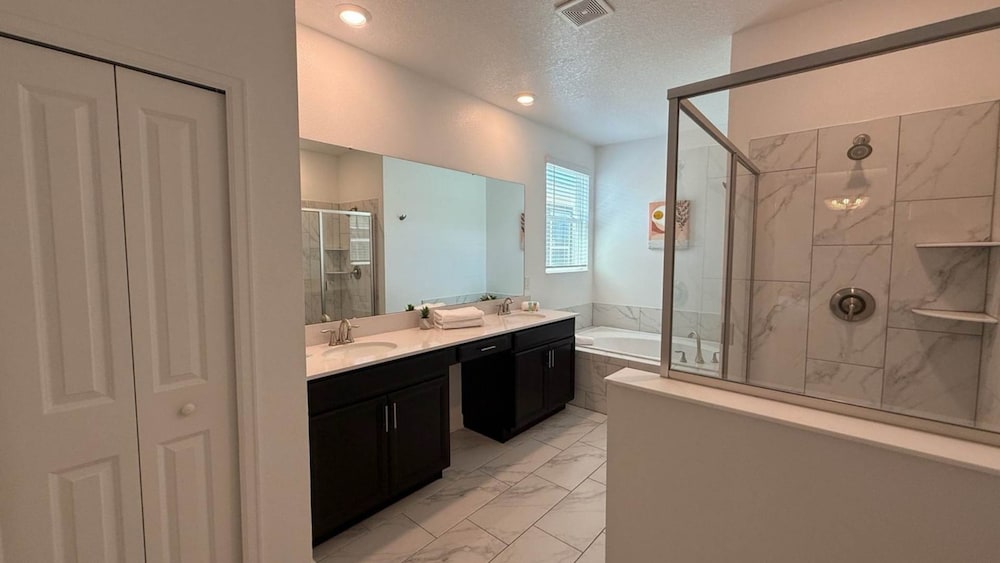 Upstay Championsgate Home w Pool BBQ Game Room