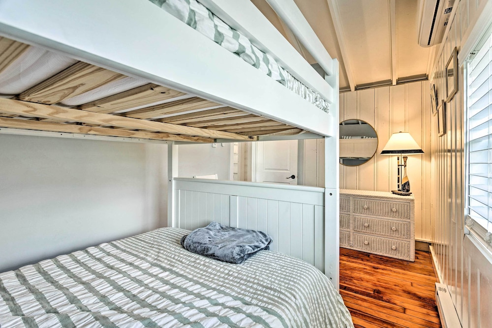 Waterfront Portsmouth Cottage: 8 Mi. From Newport!