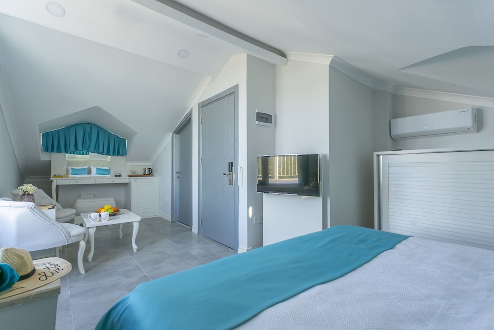 Monastery Suites Hotel - Image 18