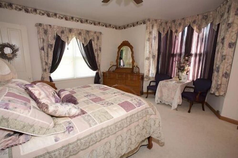 Allegan Country Inn