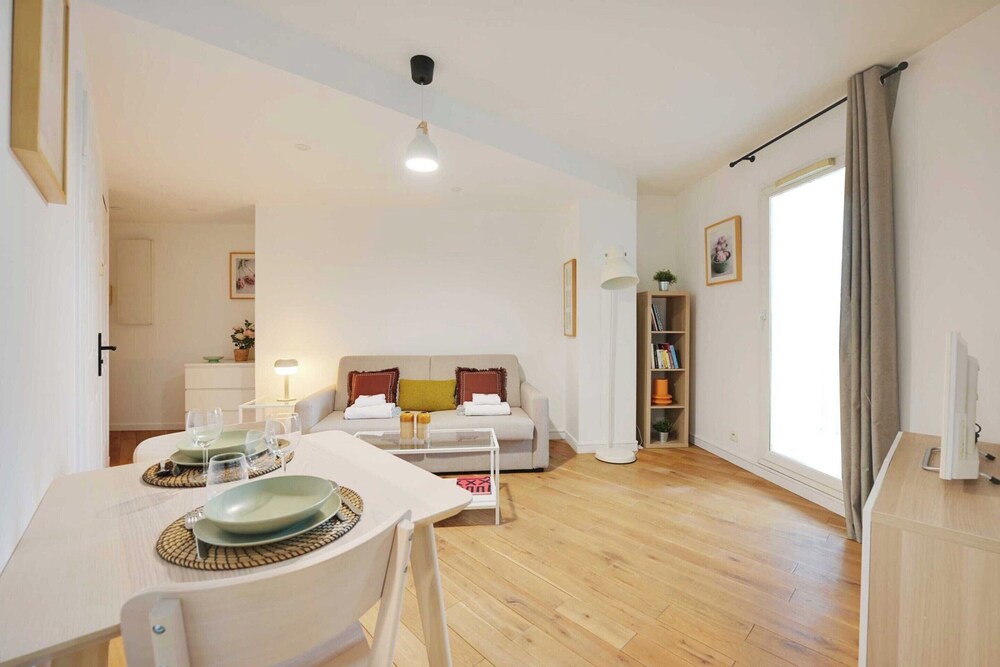 Bright, Modern Studio for 2P - La Defense