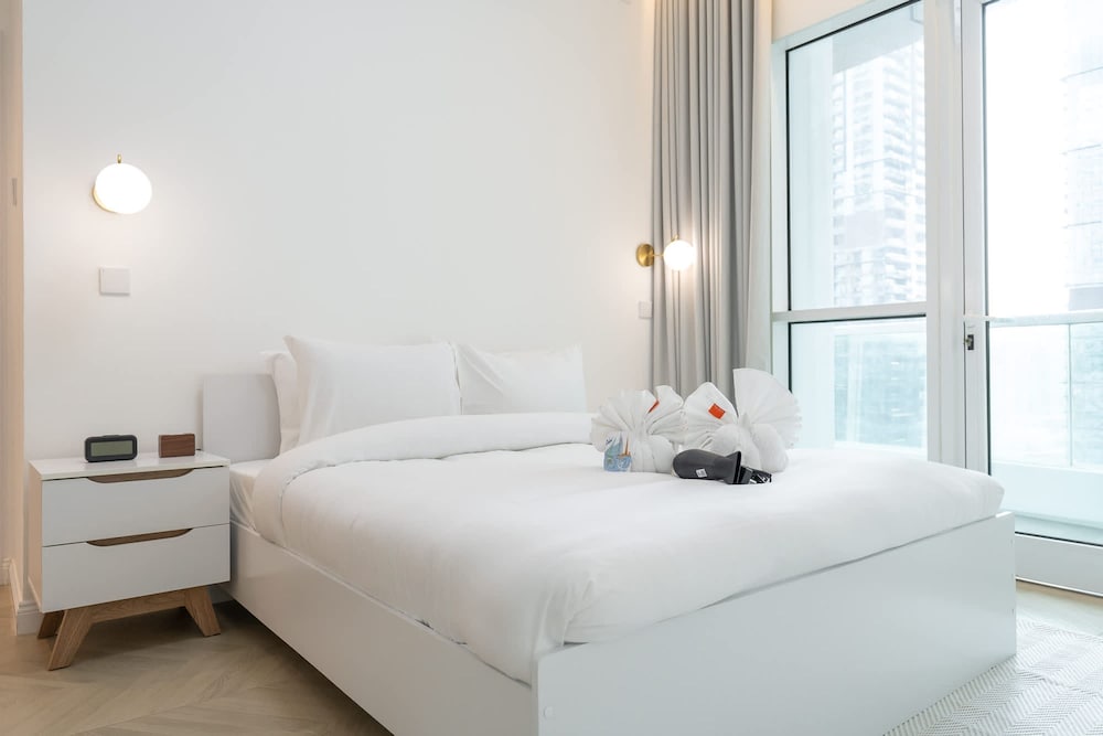 A Fabulous 1 Bedroom Apartment in Marina Pinnacle