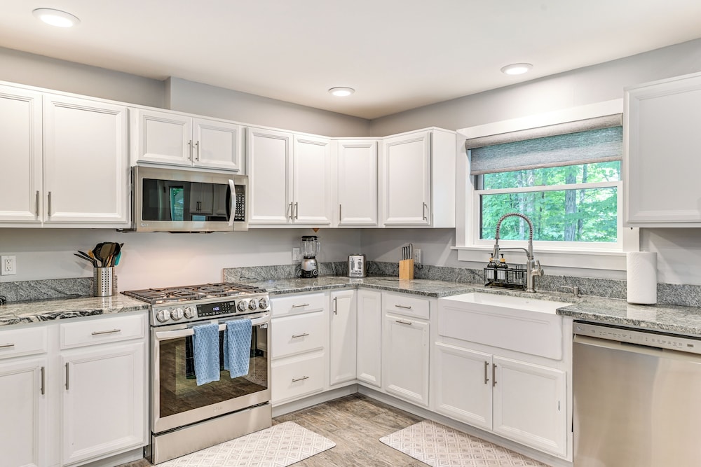 Fish, Swim, Kayak: Home w/ Catskill Creek Views!