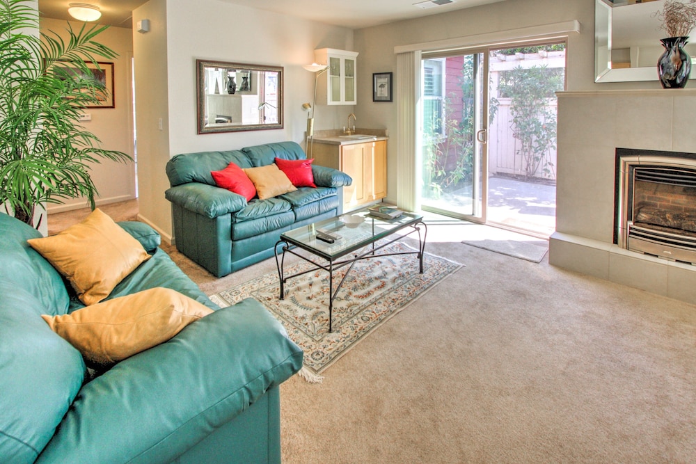 Serene Bungalow-style Home in Point Reyes Station! view 2