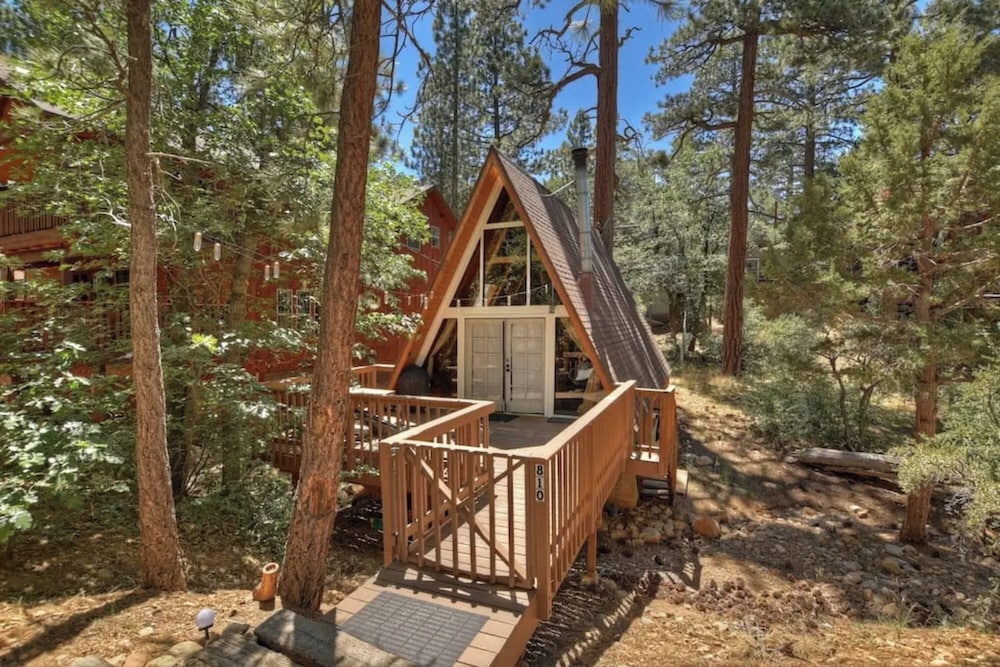 Acute A-frame Cabin w WiFi