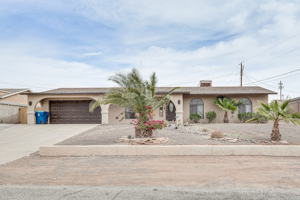 5 Mi to Lake Havasu: Home w/ Yard & Pool view 3