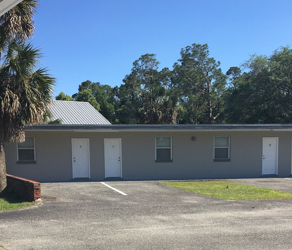 Skylark Motel
