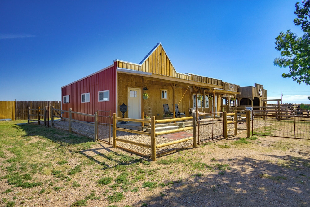 Yak Ranch w/ Mountain Views, Near Wellington!