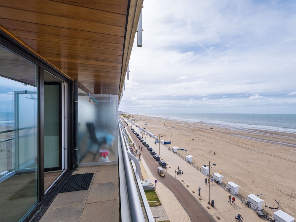 Modern Studio With sea View and Garage