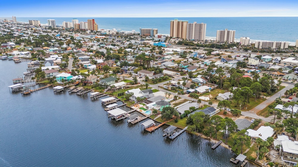 Lagoon Cocoon by Book That Condo
