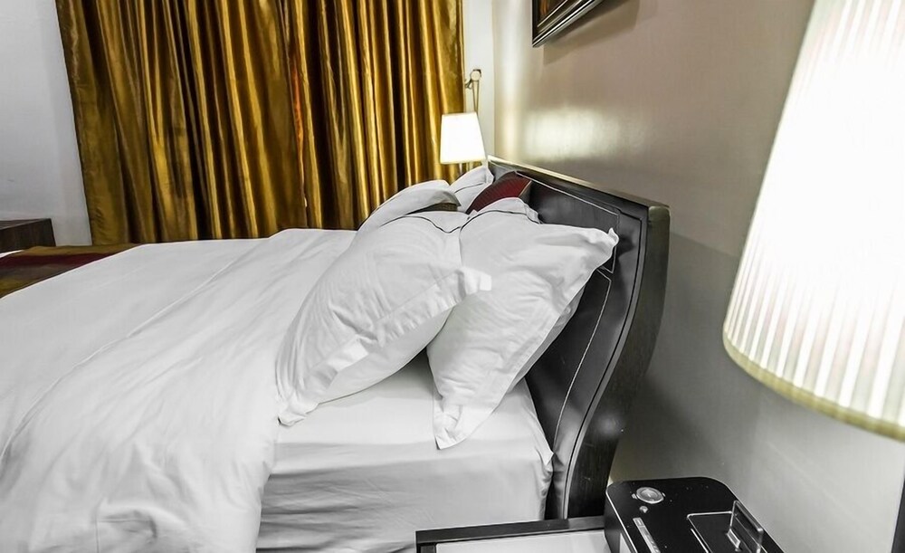 Peninsula Suites