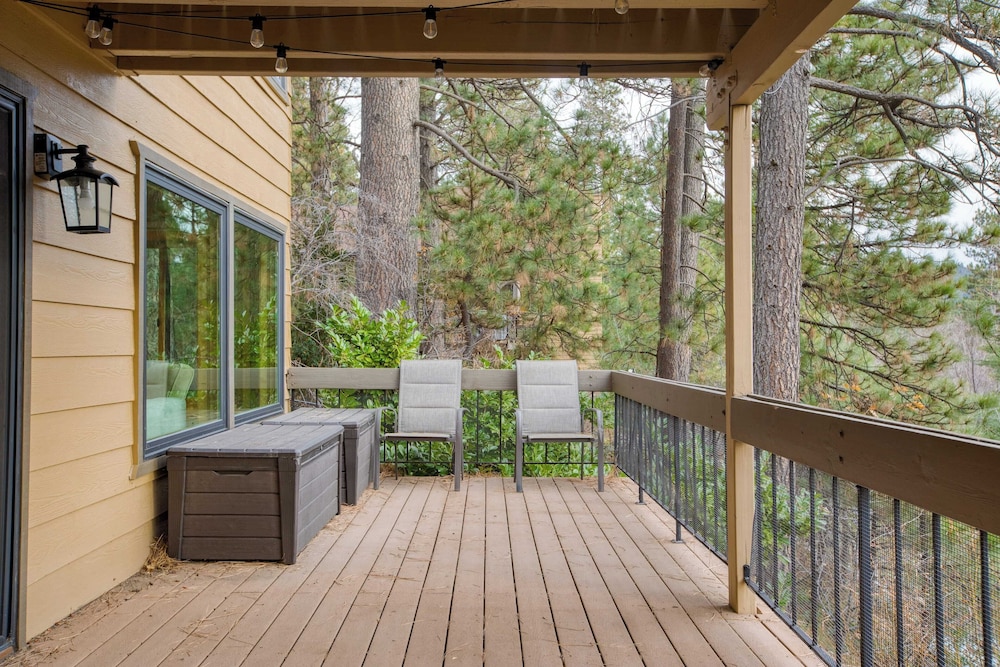 Arrowhead Lakeside Escape by Avantstay 3min Walk to Lake, Private Beach Access
