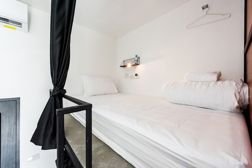 Book a Bed Poshtel - Hostel