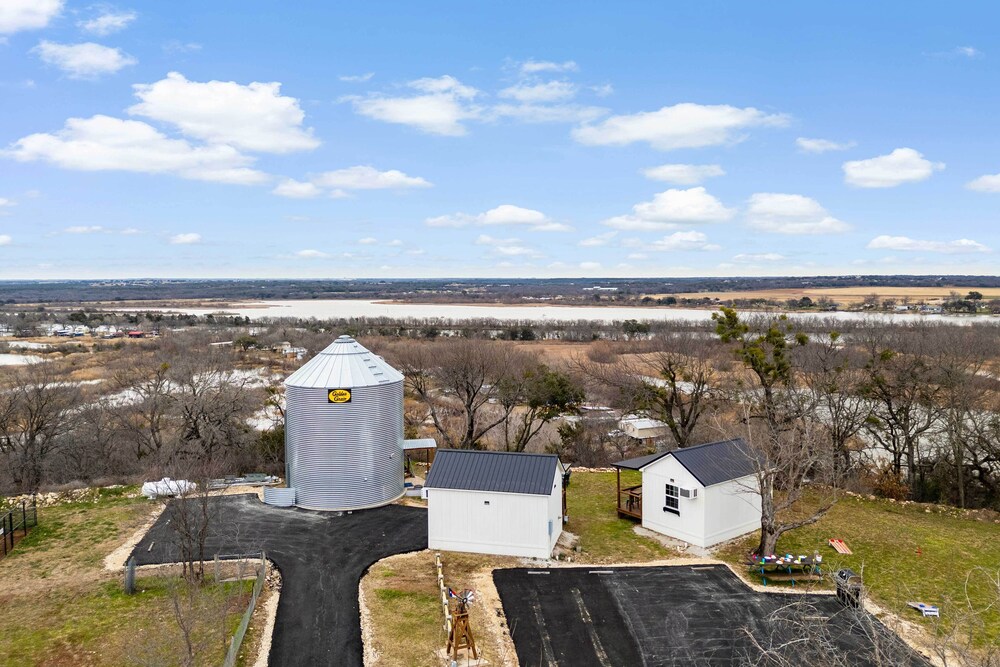 Rural Retreat w/ Water View! 9 Mi to Dtwn Granbury