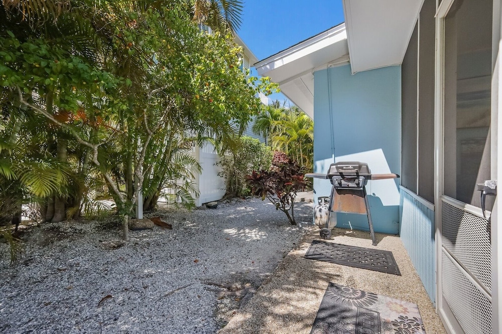 Minnow 1 1 Bedroom Cottage by RedAwning