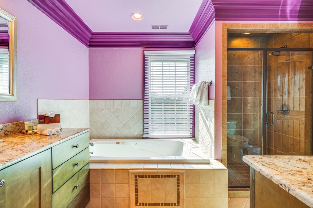 Private Hot Tub: 'bays View Lodge' in Kingsport!