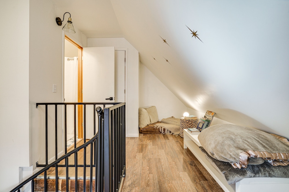 Saint Paul Vacation Rental Near Shopping & Dining!