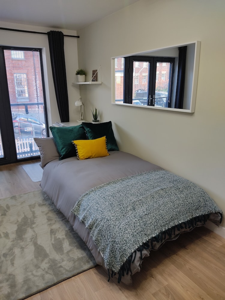 Fantastic Centrally Located 1 bed Apartment view 5