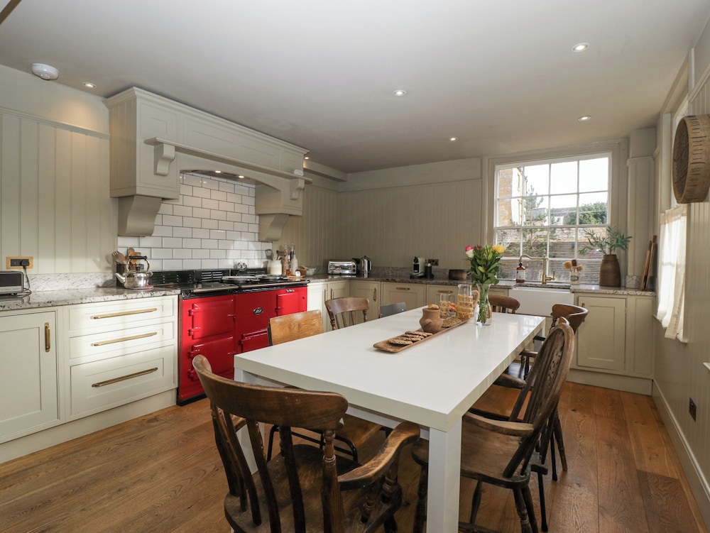 Cotswold House