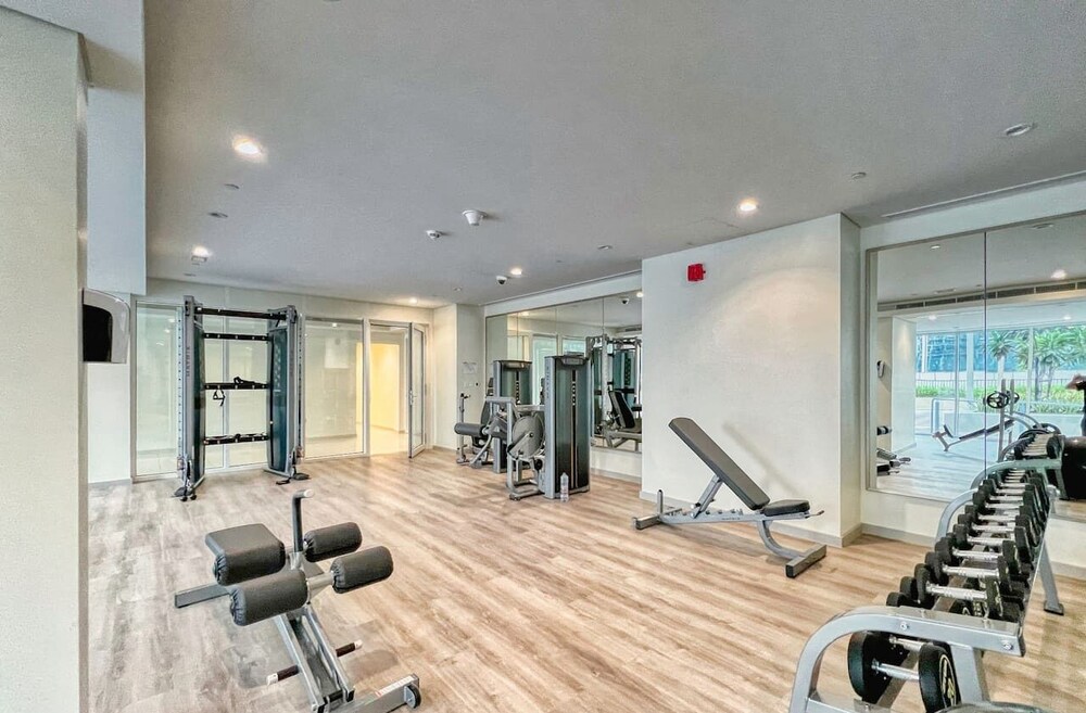 Waterfront 2BR w Canal View Near Burj Khalifa