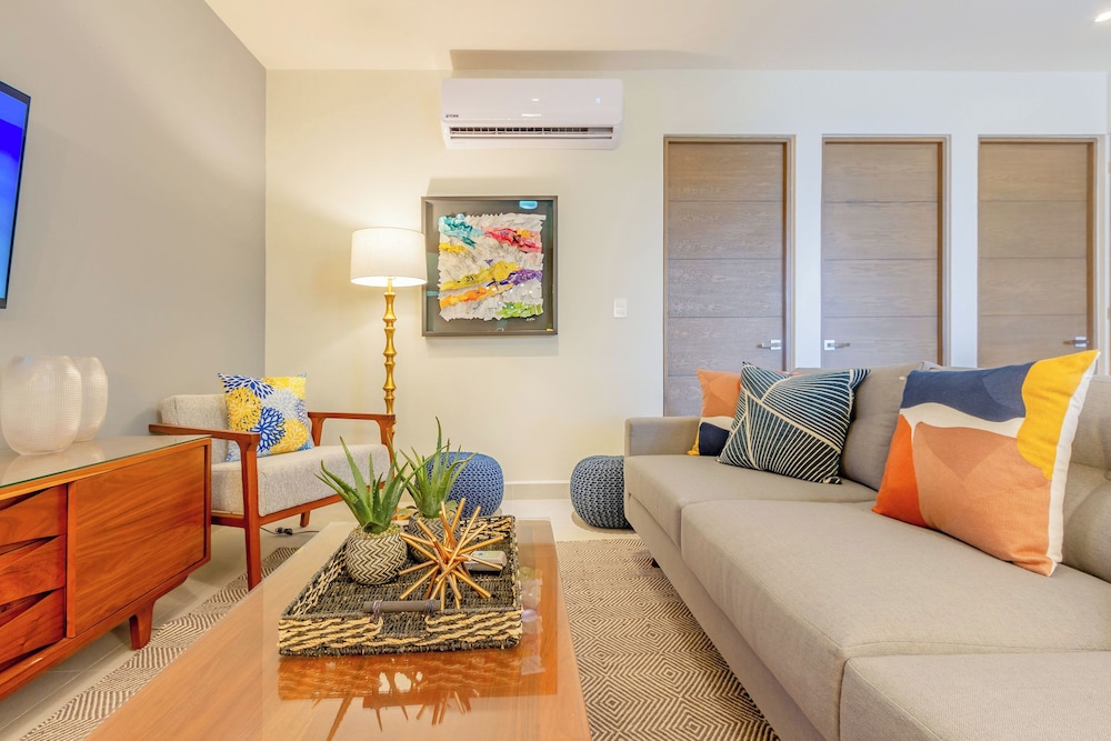 Chic Beachfront Condo Ocean View