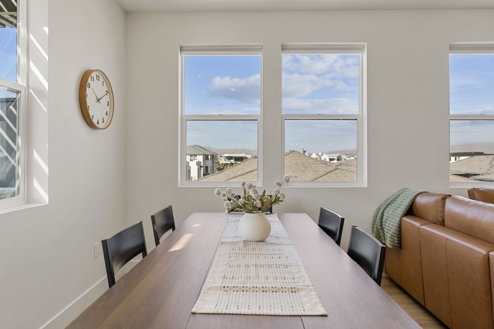 St. Gorgeous 3 Bedroom Condo