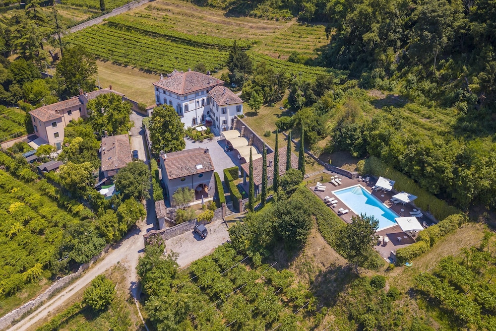 Villa Faccioli Oleandro With Shared Pool