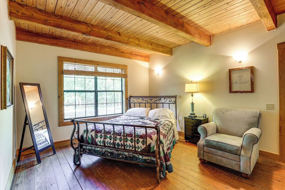 Trails & Creek On-site: Ozarks Retreat on 23 Acres