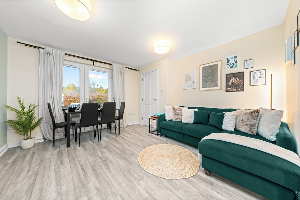 Urban Elegance 5-Bed Glasgow Home
