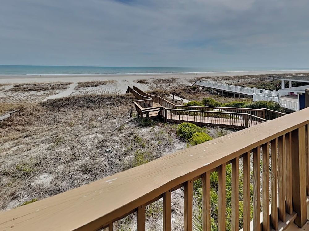 Barefoot Bungalow by Topsail Realty