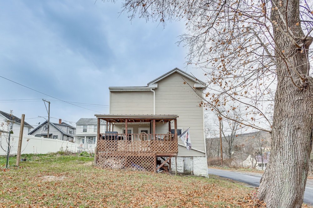 Quiet Port Royal Home w/ Deck, Near Juniata River! view 2