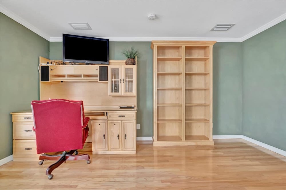 Stones Throw Beachfront Premier Suite 4 Views