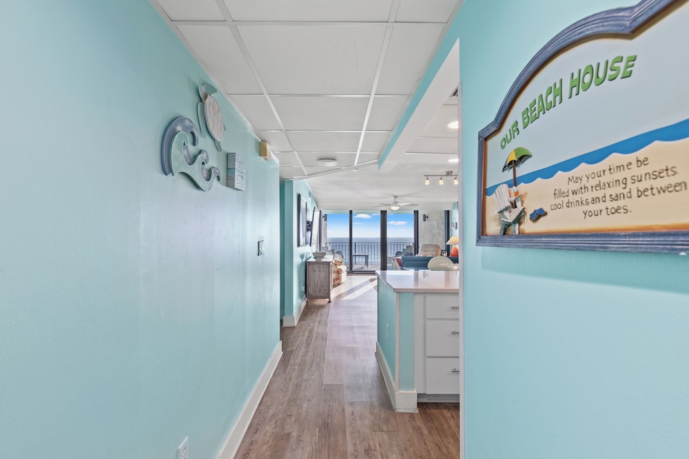 Watercrest Waves! Beachfront 2br/2ba Condo, Sleeps 8, Stunning Gulf Views!