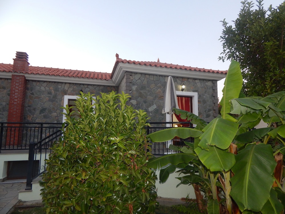 Kaloni village apartments