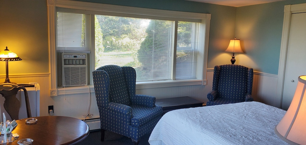 Amherst Shore Country Inn
