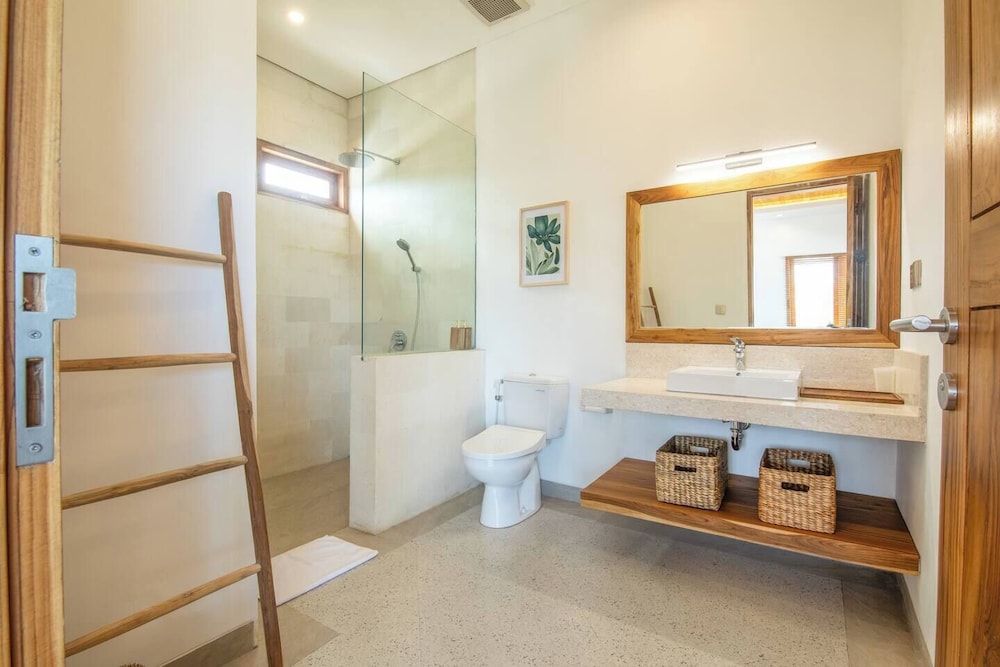 Luxurious 6 BR With Sea View, 5 Mins to Savaya