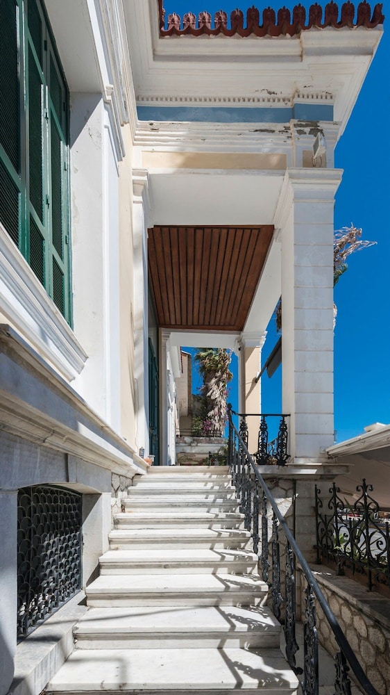 Aigli Seafront Loft-luxury Design Retreat
