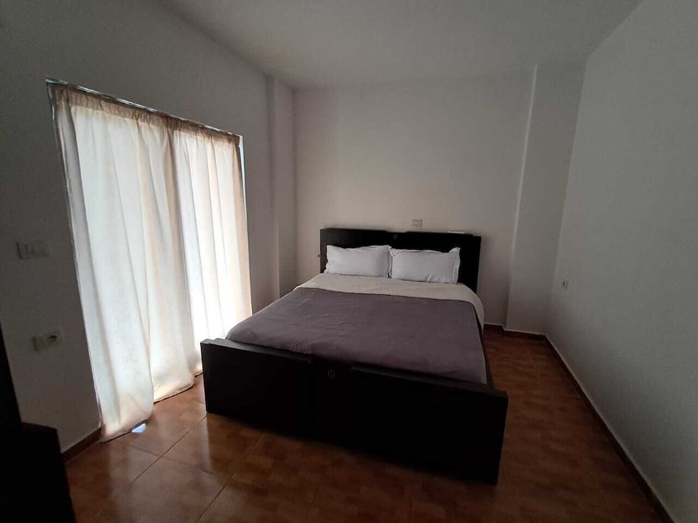 Lazy Roo Hostel Saranda