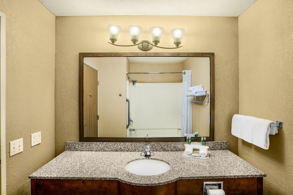 Green River Vacations - First Choice Inns at the Swell - Property Image 12