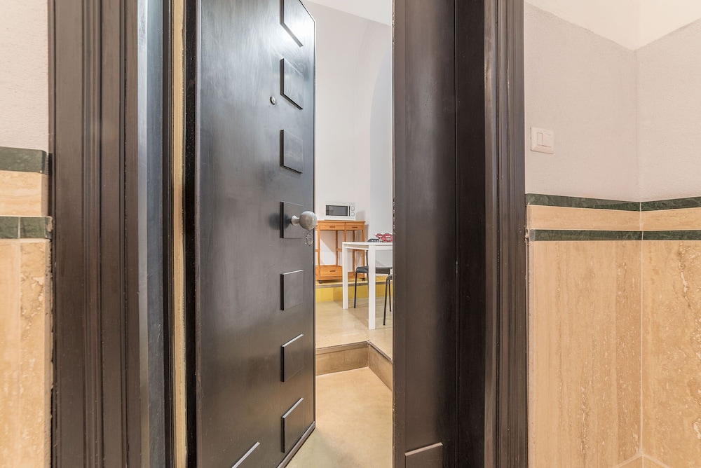 Piazza Vittorio NETFLIX Apartment