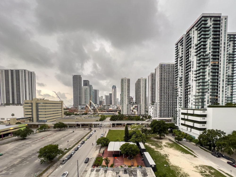 Miami Modern - Lux Amenities Pool Parking