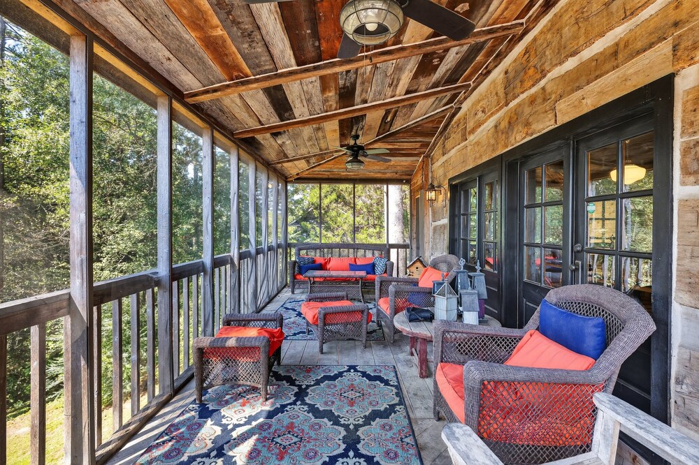 Cabin Unbound - Historic Lakefront Comfort 4 Bedroom Cabin