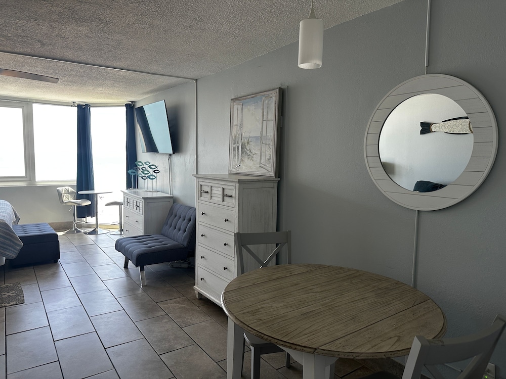 Beach Front Ocean View Condo - Top of the Gulf 615