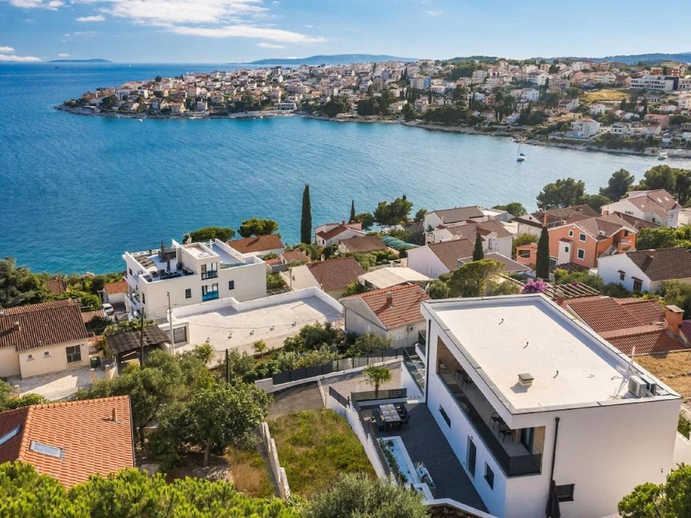 Luxury Villa With Swimming Pool and Sauna