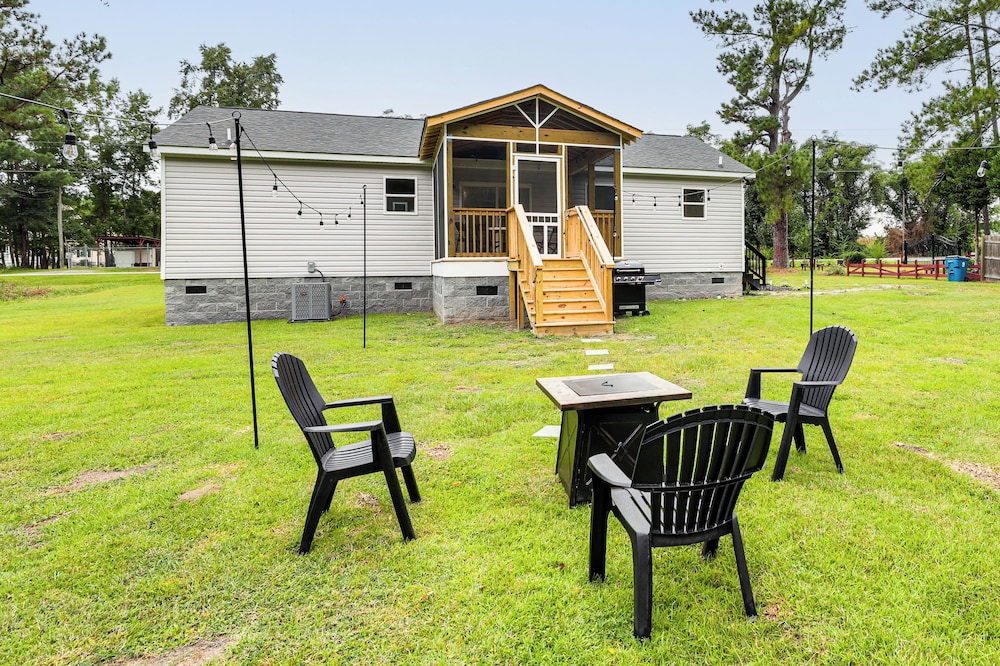 Dog Friendly, Screened Porch: St Stephen Retreat!