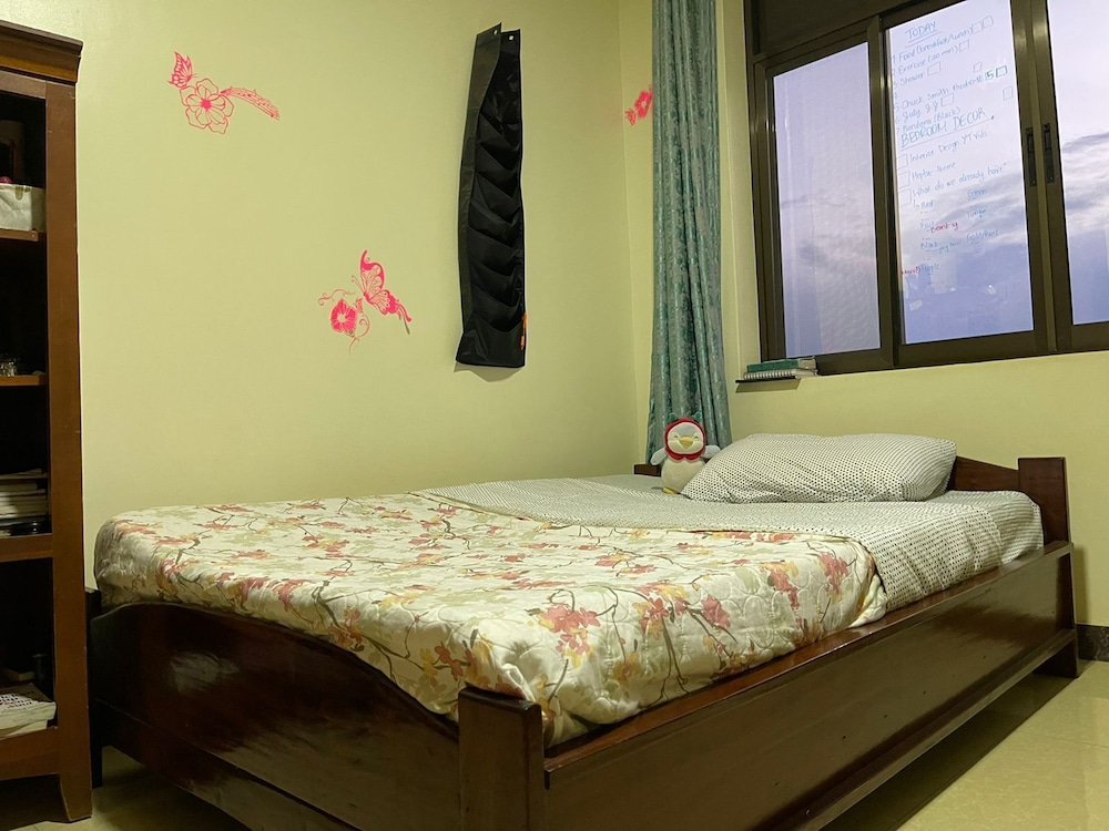 The Mugabi's Spacious Private Room