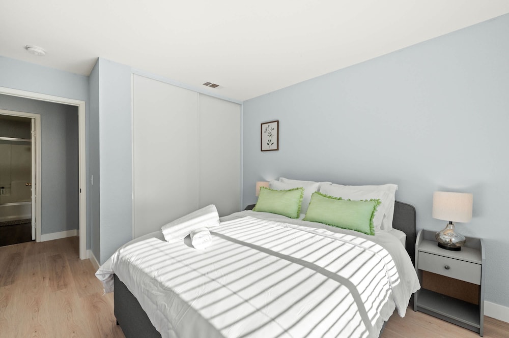 Bright Designer Home w Pool Near Everything