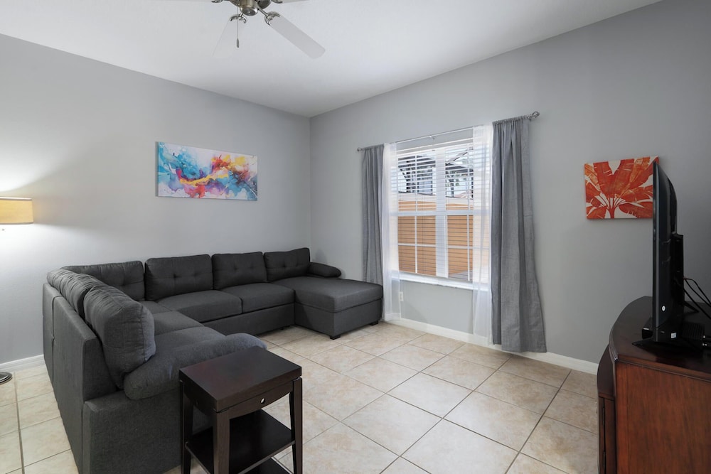 8963 Majesty Palm Rd