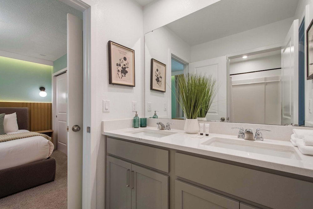 Luxe 9-bedroom Escape With Private Pool & Game Loft Solara Resort Near Disney